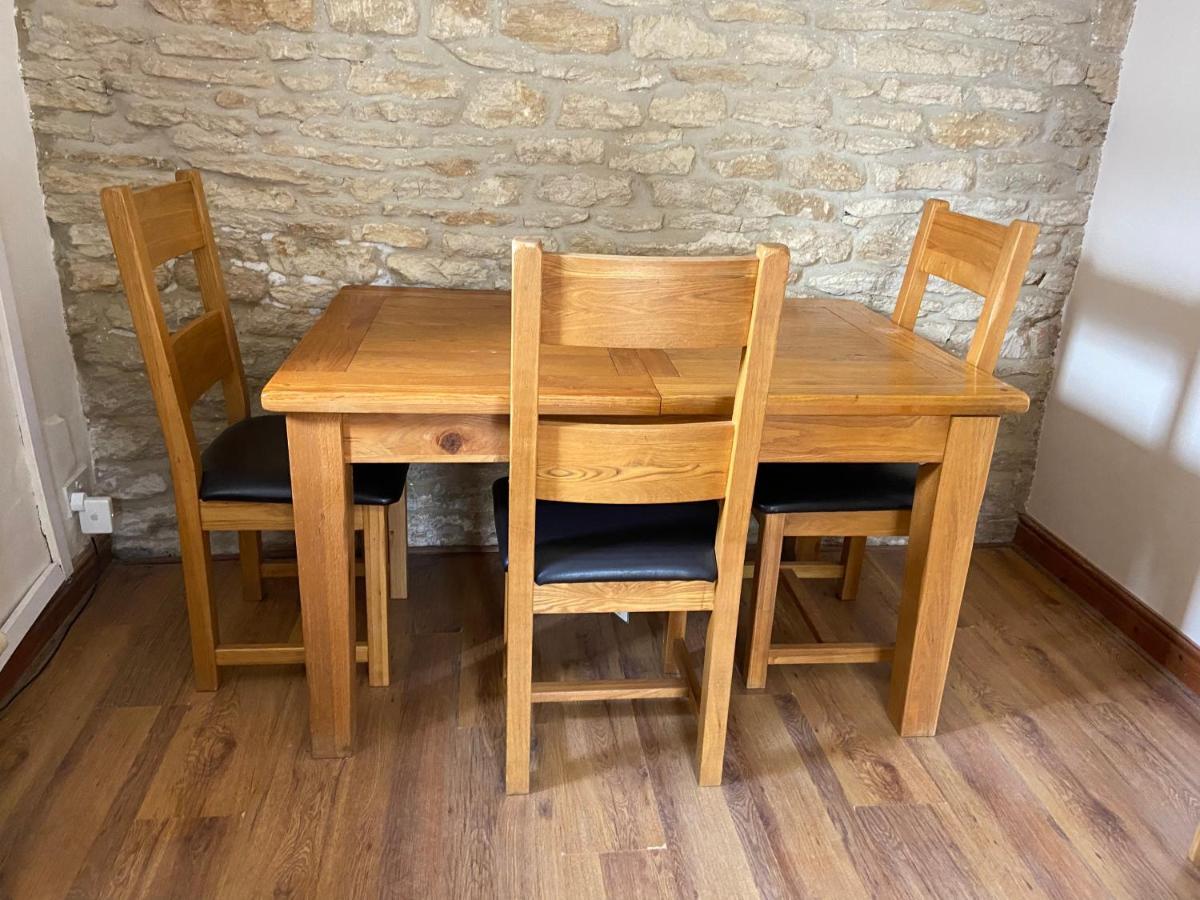 Tupenny Cottage, Old Mill Farm, Cotswold Water Park Cirencester Eksteriør billede