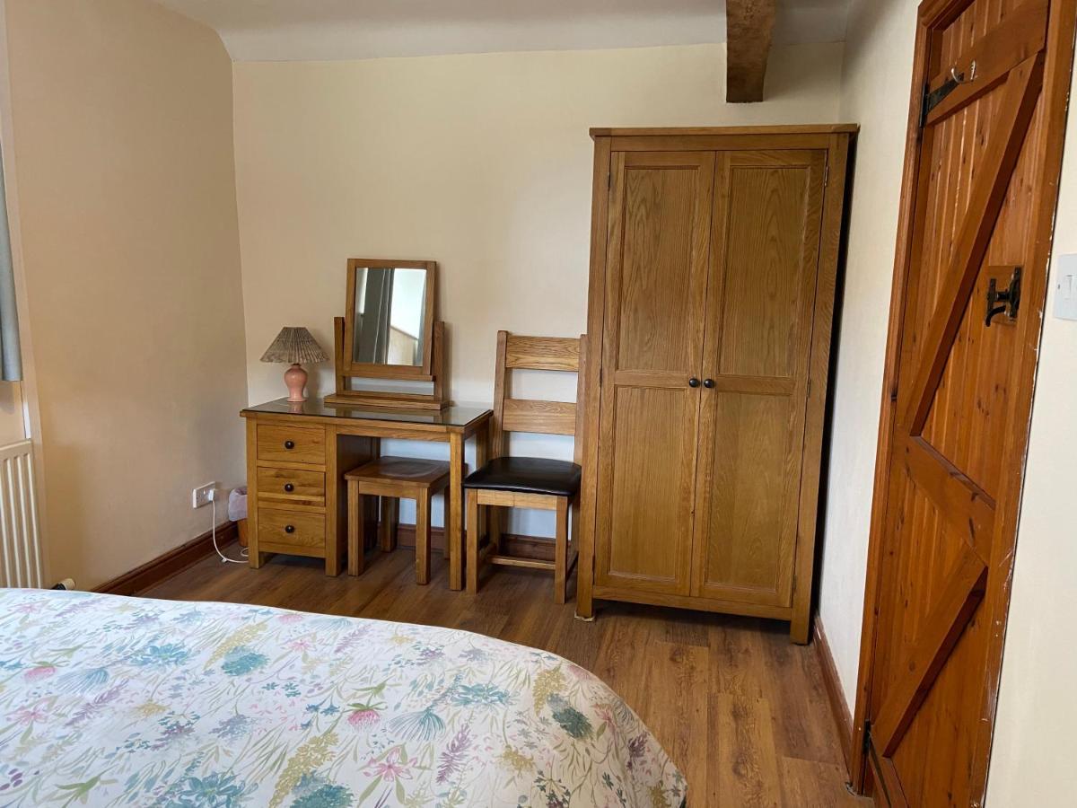 Tupenny Cottage, Old Mill Farm, Cotswold Water Park Cirencester Eksteriør billede