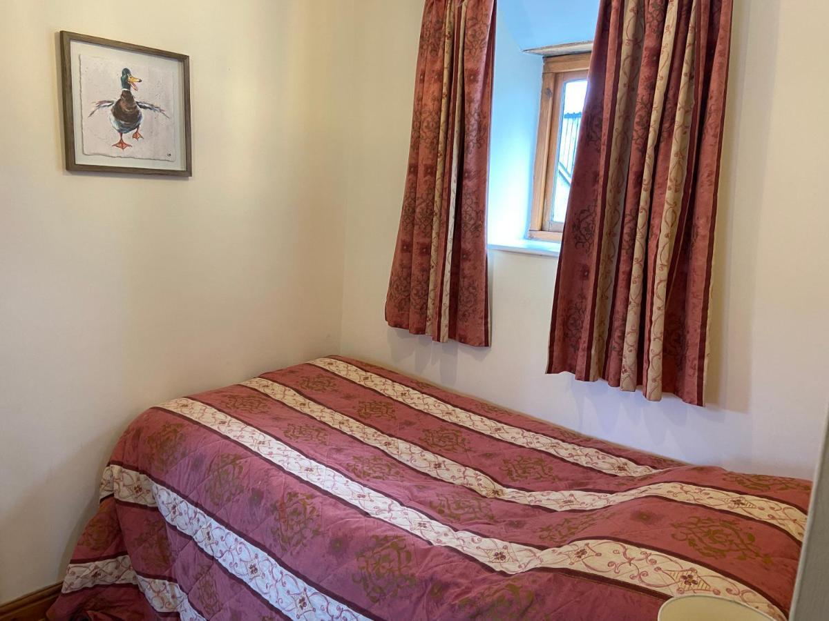 Tupenny Cottage, Old Mill Farm, Cotswold Water Park Cirencester Eksteriør billede