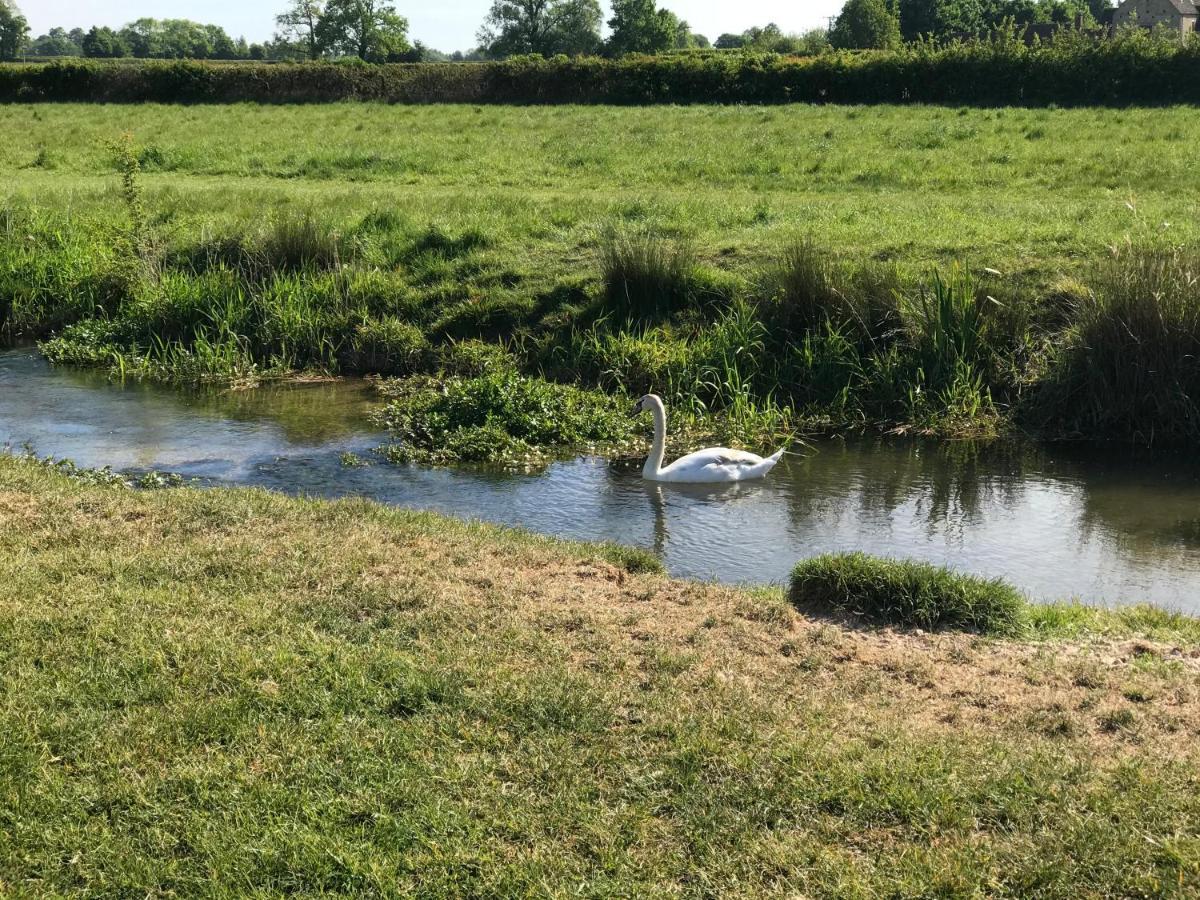 Tupenny Cottage, Old Mill Farm, Cotswold Water Park Cirencester Eksteriør billede